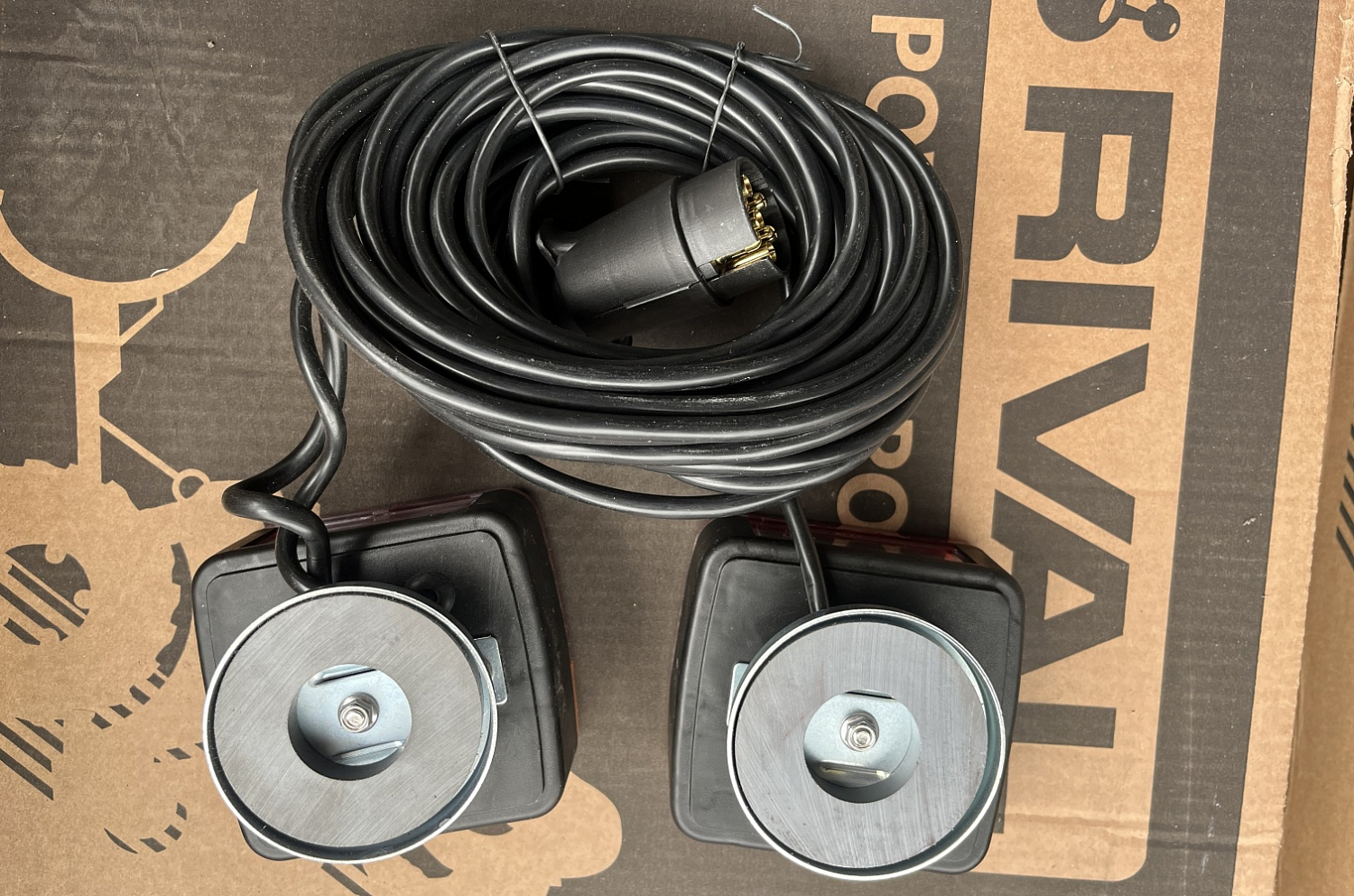 Купить фонари для прицепа с проводкой 7м на магните для лодочного прицепа по цене . Низкие цены. Большой выбор. Доставка по всей России. Интернет-магазин в Москве. Только положительные отзывы!